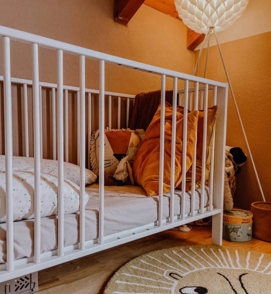 Preview: tiSsi® Faltbares Kinderbett JORI Buche Weiß - Reisebett aus Massivholz