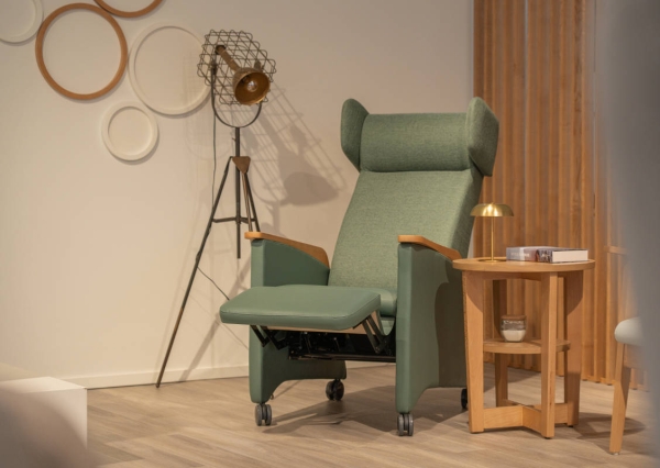 Funktionssessel KYARA RELAX BRM RD mit Liegefunktion auf Rollen
