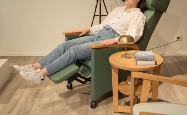 Funktionssessel KYARA RELAX BRM RD mit Liegefunktion auf Rollen