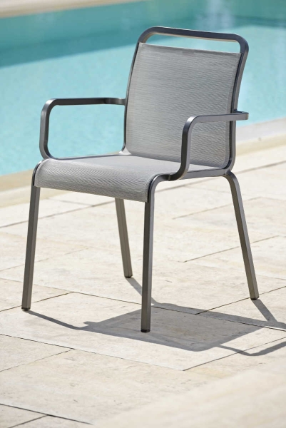 STERN® Terrassenstuhl OSKAR Stapelsessel mit Armlehne