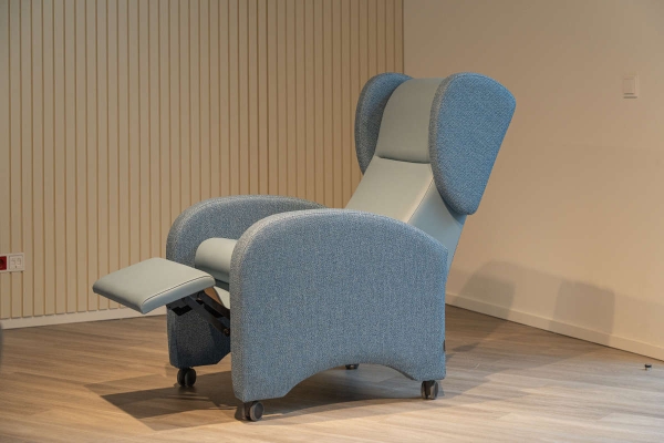 Funktionssessel VIDA PLUS RD mit Liegefunktion auf Rollen
